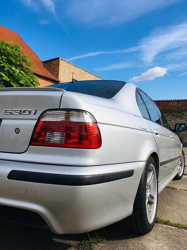 Silber Gebraucht 2002 BMW 530 M Sport Limousine | 12.900 € (Teuer) - Bild 1/4