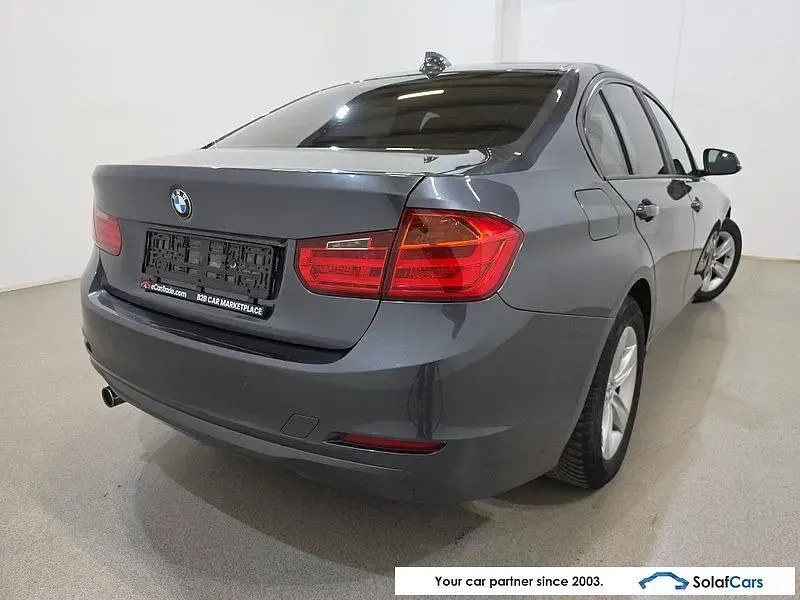 Gebraucht BMW 318 143 PS (105 kW) 2014 Grau Limousine