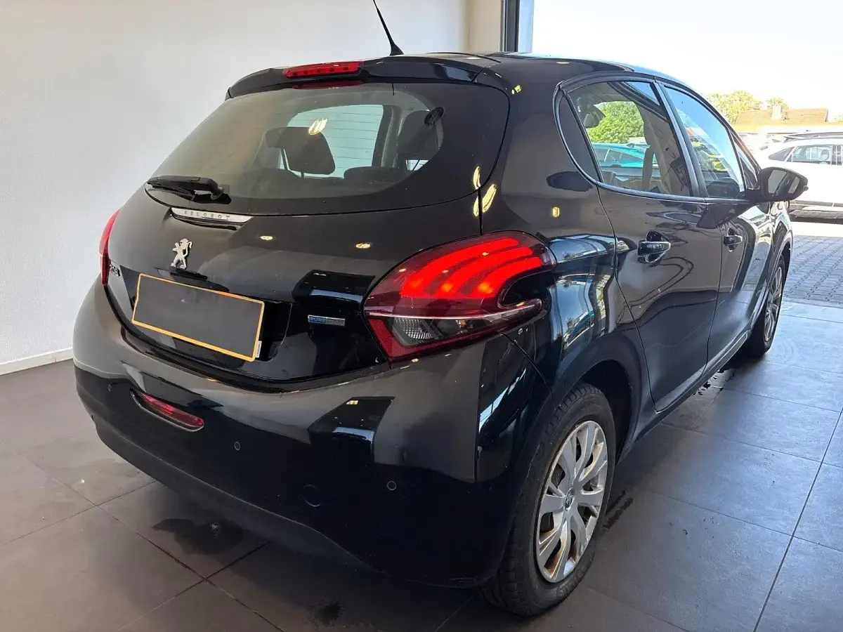 Gebraucht Peugeot 208 Active 82 PS (60 kW) 2014 Grau Kleinwagen