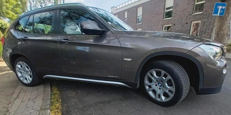 Braun Gebraucht 2012 BMW X1 SUV | 12.300 € - Bild 1/4