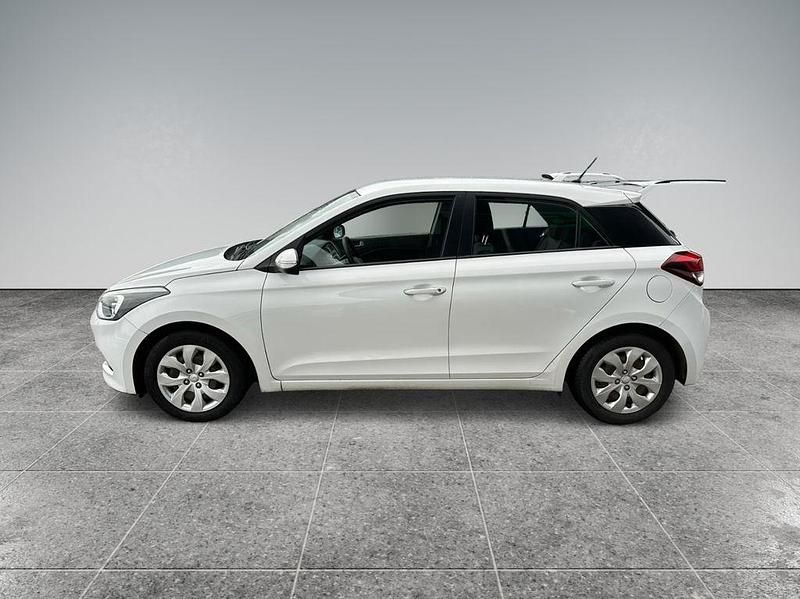 Gebraucht Hyundai i20 101 PS (74 kW) 2015 Weiß Limousine