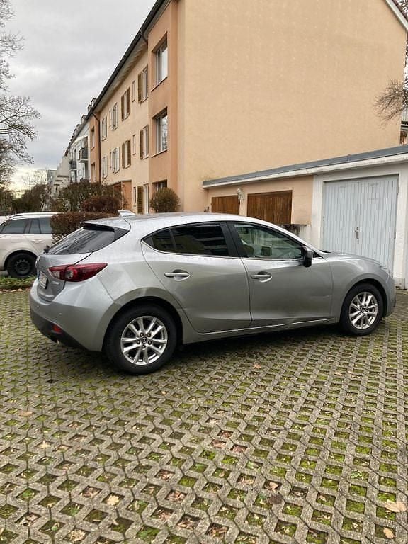 Silber Gebraucht 2014 Mazda 3 Center-Line Limousine | 7.950 € (Superpreis) - Bild 1/4