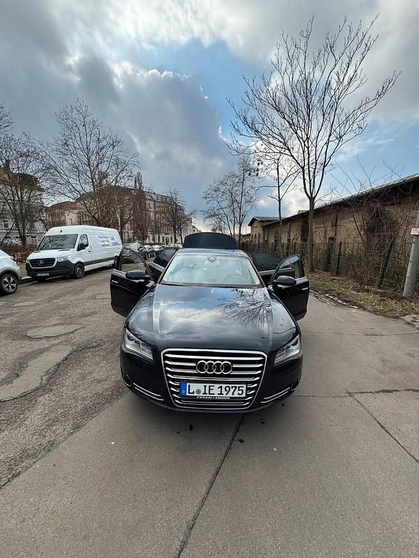 Blau Gebraucht 2010 Audi A8 Limousine | 13.500 € (Guter Preis) - Bild 1/4