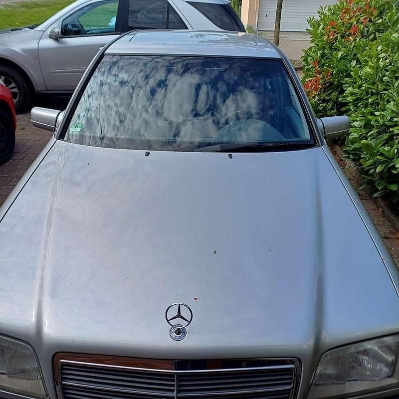 Silber Gebraucht 1996 Mercedes C180 Limousine | 1.999 € (Superpreis) - Bild 1/4