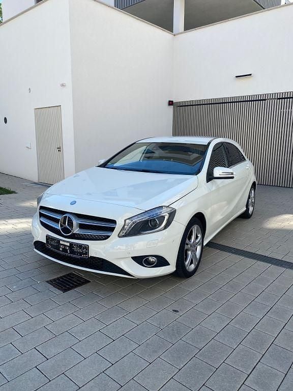 Weiß Gebraucht 2015 Mercedes A200 Limousine | 17.600 € (Fairer Preis) - Bild 1/4