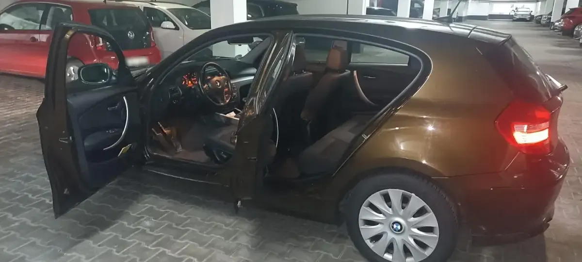 Gebraucht BMW 120 177 PS (130 kW) 2011 Schwarz Kleinwagen