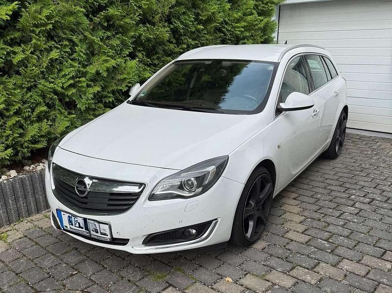 Weiß Gebraucht 2015 Opel Insignia Kombi | 9.000 € (Fairer Preis) - Bild 1/4