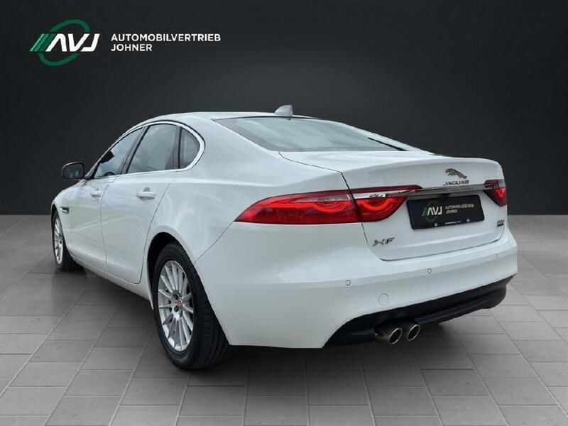 Gebraucht Jaguar XF Pure 179 PS (131 kW) 2016 Weiß Limousine