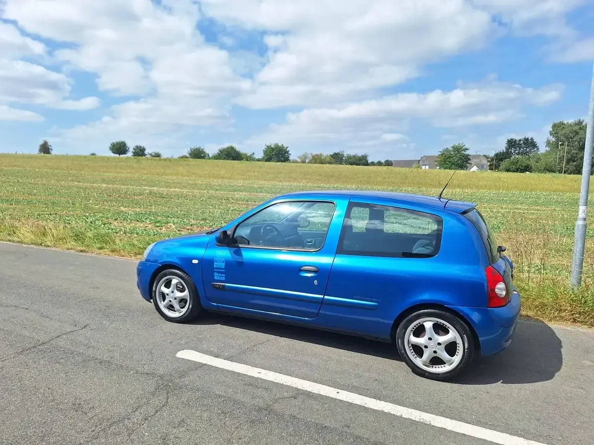 Gebraucht Renault Clio 75 PS (55 kW) 2005 Blau Kleinwagen
