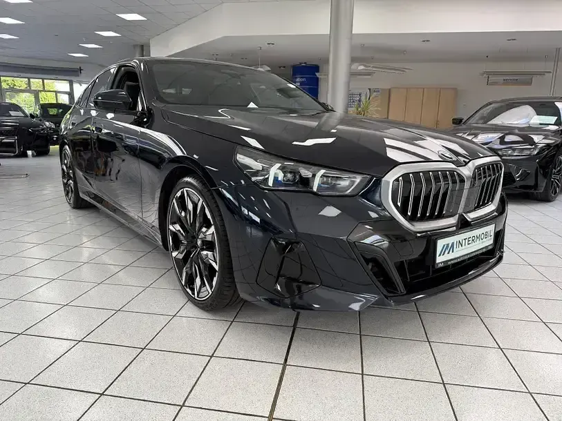Gebraucht BMW 540 M Sport 303 PS (222 kW) 2025 Carbonschwarz Limousine