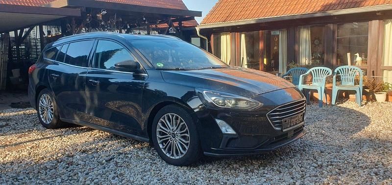 Schwarz Gebraucht 2019 Ford Focus Titanium Kombi | 9.690 € (Superpreis) - Bild 1/4