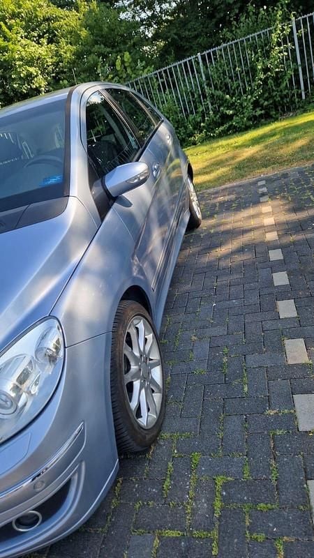 Blau Gebraucht 2005 Mercedes B200 Van / Kleinbus | 4.500 € (Guter Preis) - Bild 1/4