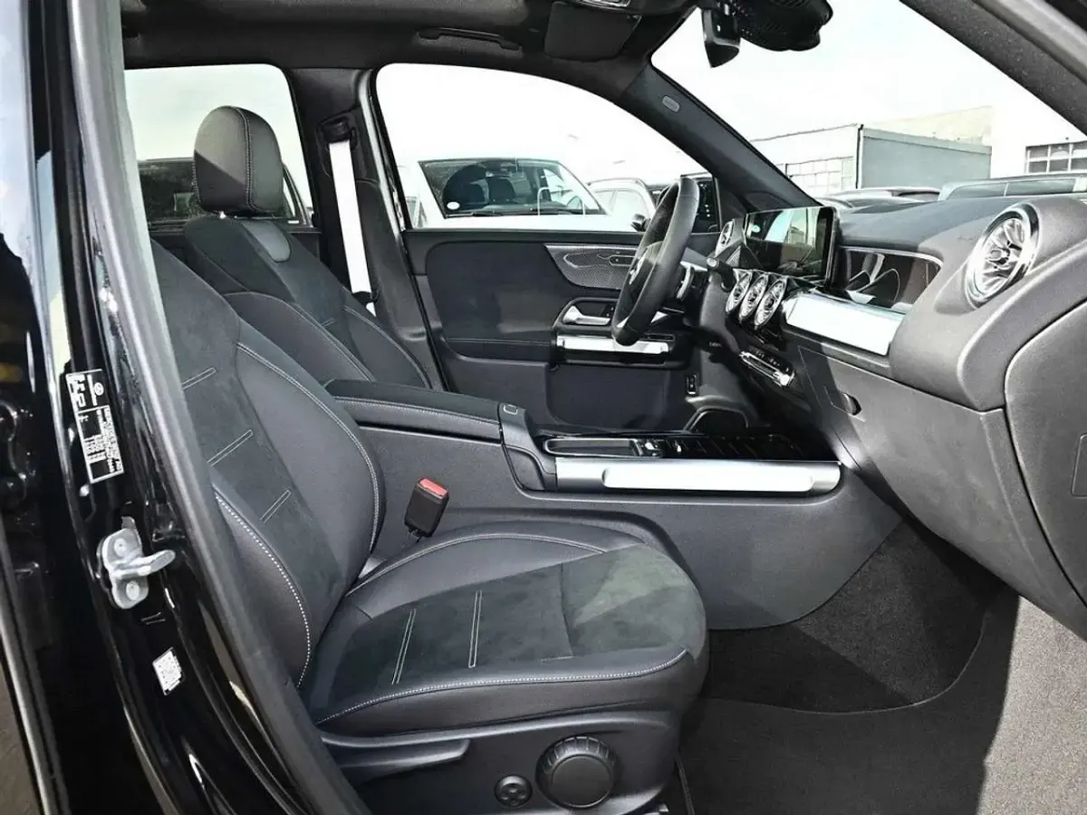 Gebraucht Mercedes GLB200 Advanced Plus 163 PS (119 kW) 2026 Schwarz / kosmosschwarz SUV