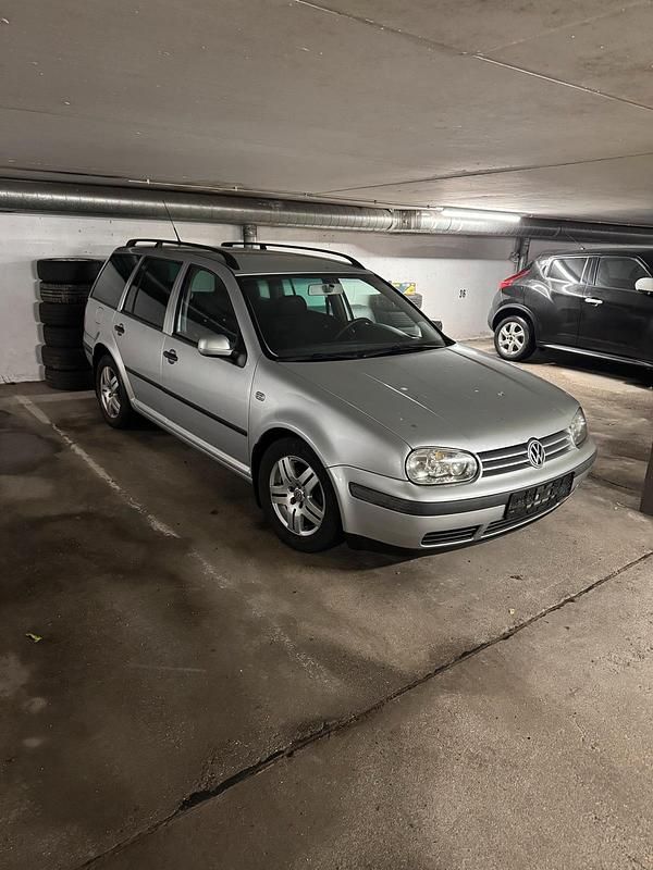 Silber Gebraucht 2002 VW Golf IV Kombi | 1.550 € (Etwas zu teuer) - Bild 1/4