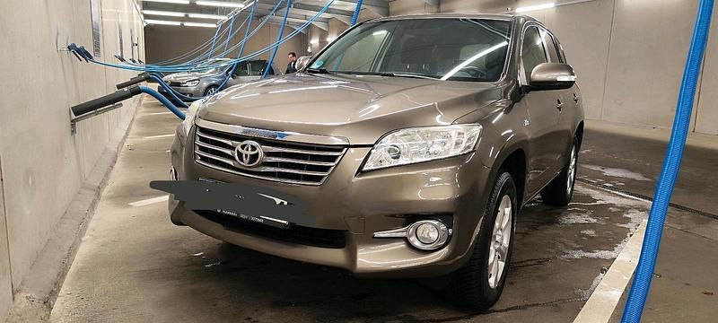 Braun Gebraucht 2010 Toyota RAV4 SUV | 10.999 € (Fairer Preis) - Bild 1/4
