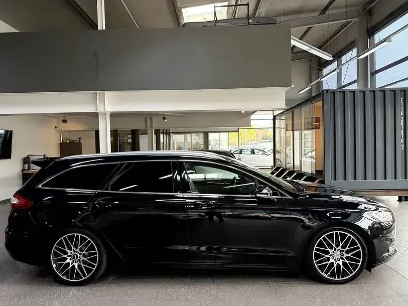 Gebraucht Ford Mondeo Titanium 180 PS (132 kW) 2016 Schwarz Kombi