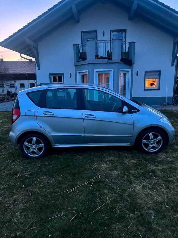 Gebraucht Mercedes A180 109 PS (80 kW) 2010 Silber Kleinwagen