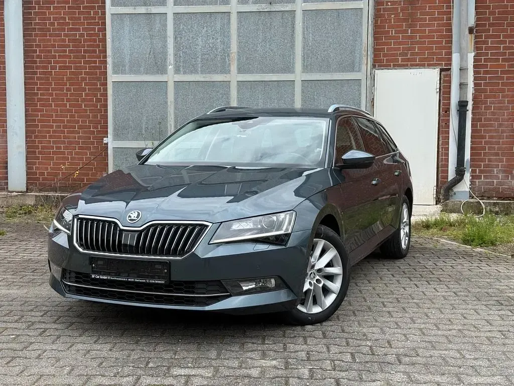 Gebraucht Skoda Superb Style 190 PS (139 kW) 2019 Grau Kombi