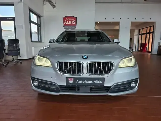 Gebraucht BMW 520 Luxury Line 190 PS (139 kW) 2016 Glaciersilber metallic (metallic) Kombi