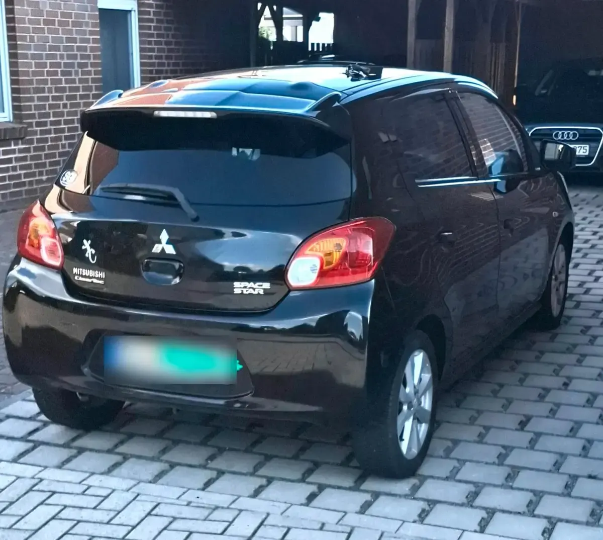 Gebraucht Mitsubishi Space Star 82 PS (60 kW) 2013 Schwarz Van / Kleinbus
