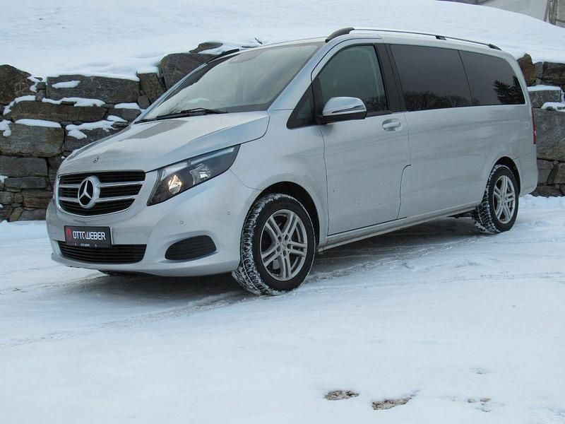 Gebraucht Mercedes V220 Edition 163 PS (119 kW) 2018 Silber Van / Kleinbus