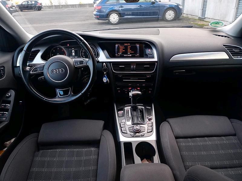 Gebraucht Audi A4 190 PS (139 kW) 2015 Grau Kombi