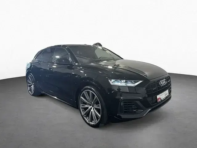 Gebraucht Audi Q8 S-Line 381 PS (280 kW) 2023 Mythosschwarz metallic (metallic) SUV