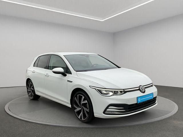 Gebraucht VW Golf VIII Style 150 PS (110 kW) 2024 Purewhite Limousine