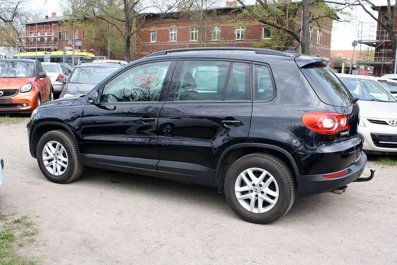 Second-hand VW Tiguan Freestyle 122 CP (89 kW) 2011 Negru SUV