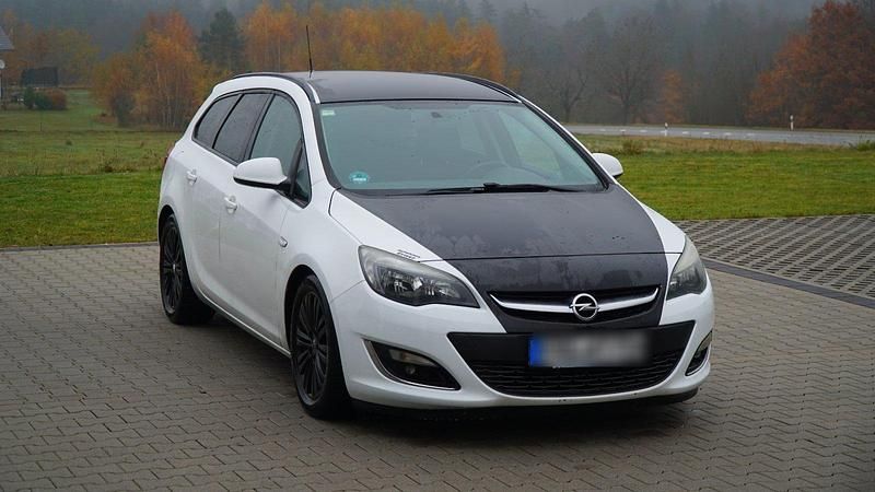 Weiß Gebraucht 2012 Opel Astra Kombi | 2.800 € (Superpreis) - Bild 1/4