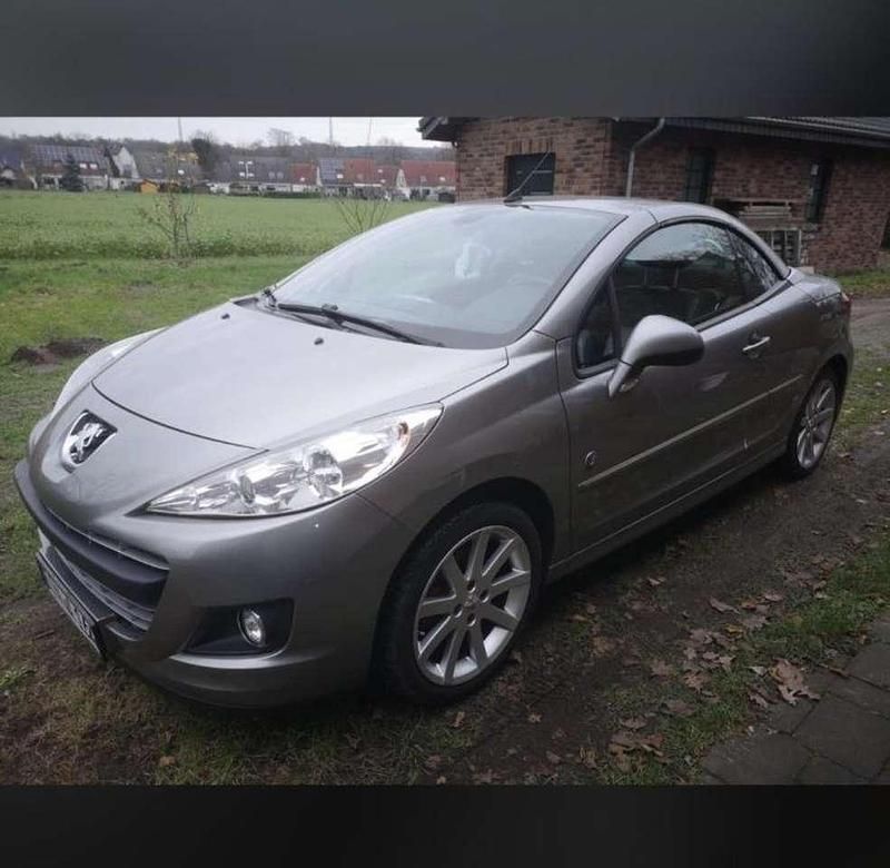 Grau Gebraucht 2010 Peugeot 207 CC Roland Garros Cabrio | 2.999 € (Guter Preis) - Bild 1/4