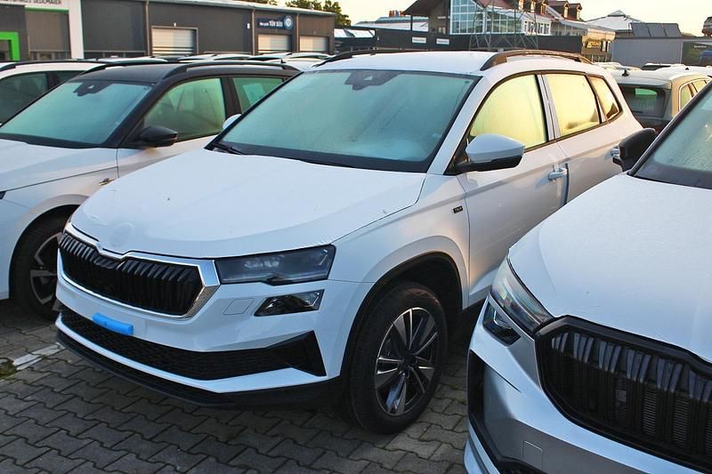 Moonweiss Neu 2025 Skoda Karoq Tour SUV | 35.190 € (Fairer Preis) - Bild 1/4