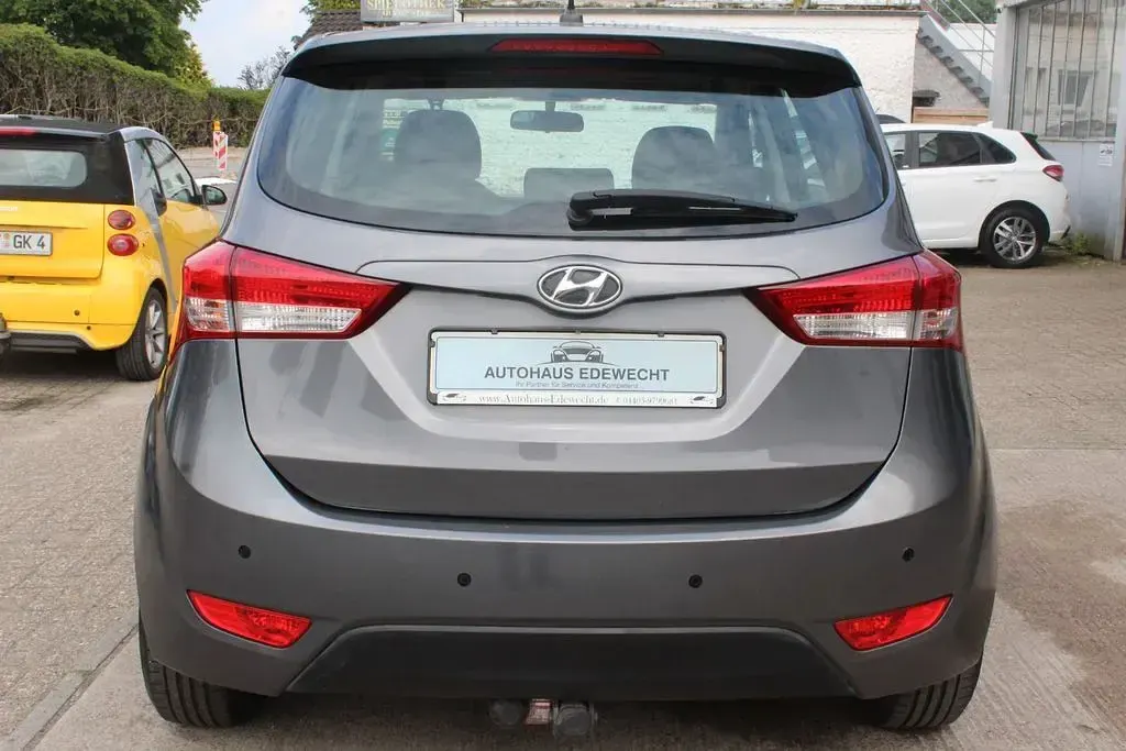 Gebraucht Hyundai ix20 Classic 90 PS (66 kW) 2011 Grau Kleinwagen