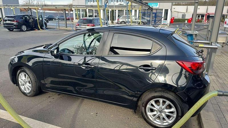 Gebraucht Mazda 2 Center-Line 105 PS (77 kW) 2015 Schwarz Limousine