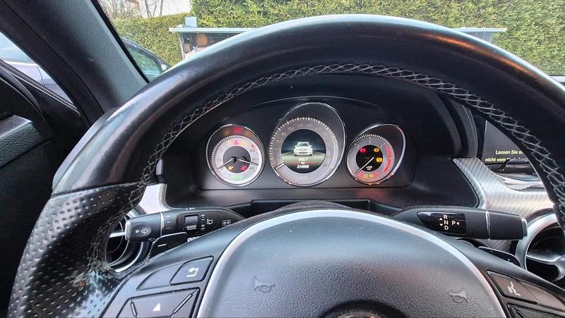 Grau Gebraucht 2015 Mercedes GLK250 SUV | 15.100 € (Fairer Preis) - Bild 1/4