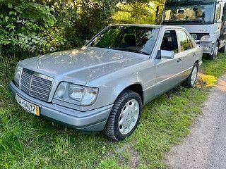 Silber Gebraucht 1994 Mercedes 200 Limousine | 6.000 € - Bild 1/4