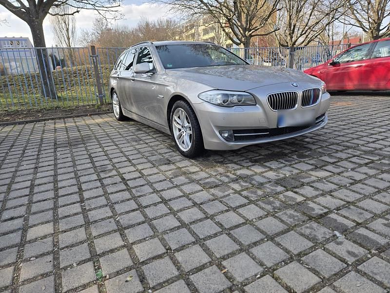 Gebraucht BMW 525 218 PS (160 kW) 2012 Gold Kombi