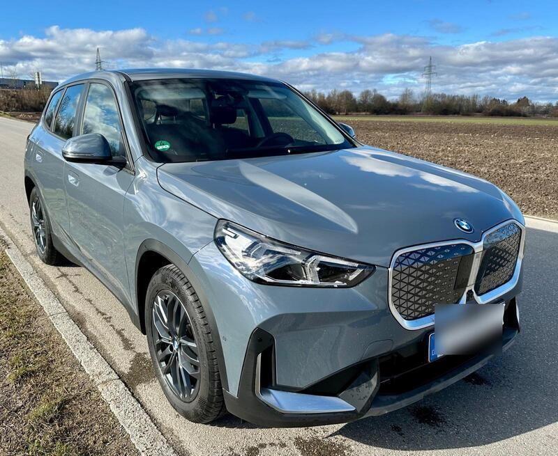Blau Gebraucht 2024 BMW iX1 SUV | 39.200 € (Superpreis) - Bild 1/4