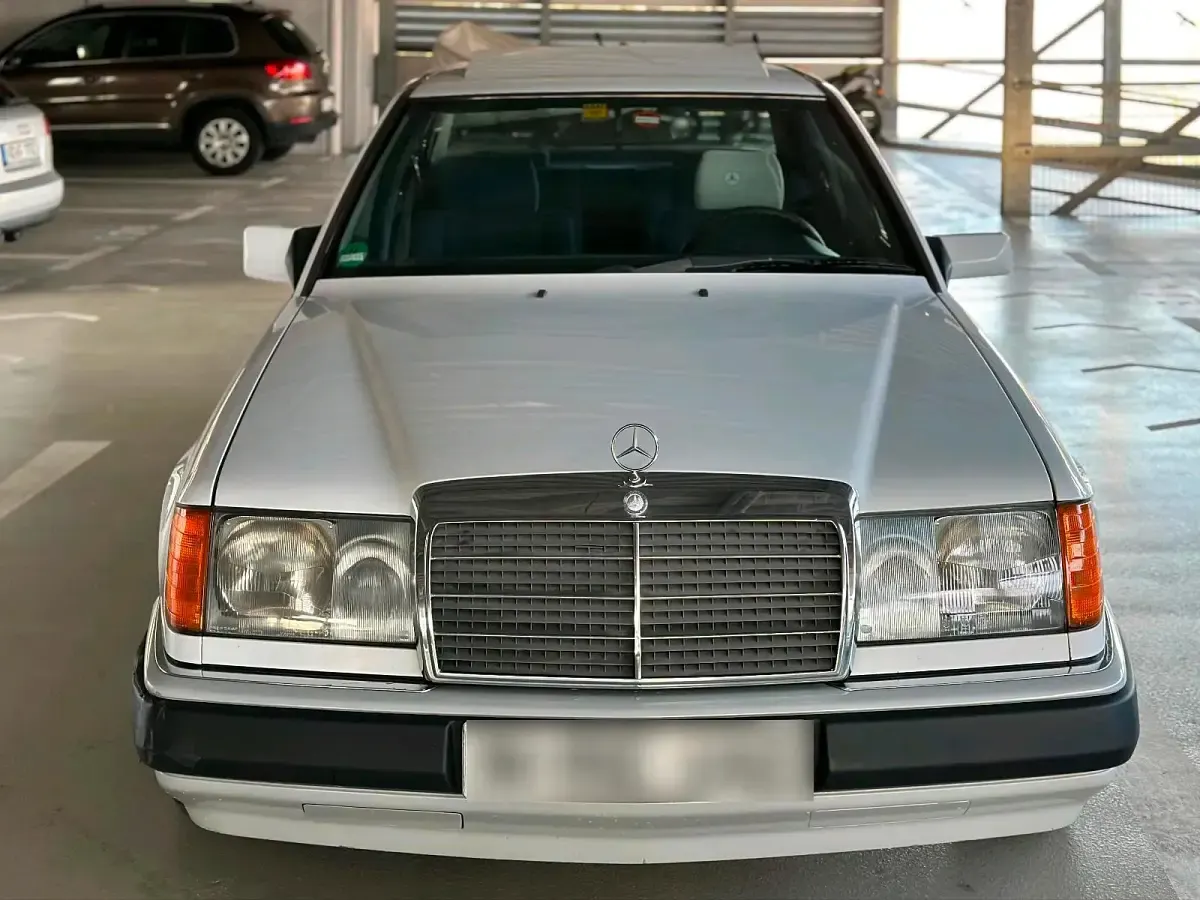 Gebraucht Mercedes 230 136 PS (100 kW) 1990 Weiß Limousine