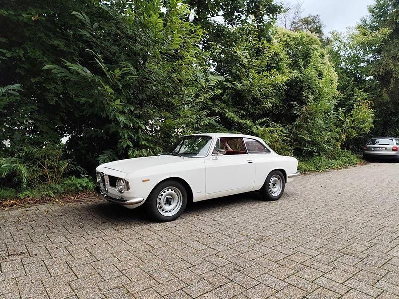 Weiß Gebraucht 1963 Alfa Romeo Giulia Sprint Sprint Coupé | 44.963 € - Bild 1/4