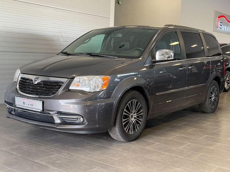 Grau Gebraucht 2015 Lancia Voyager S Van / Kleinbus | 14.890 € (Fairer Preis) - Bild 1/4