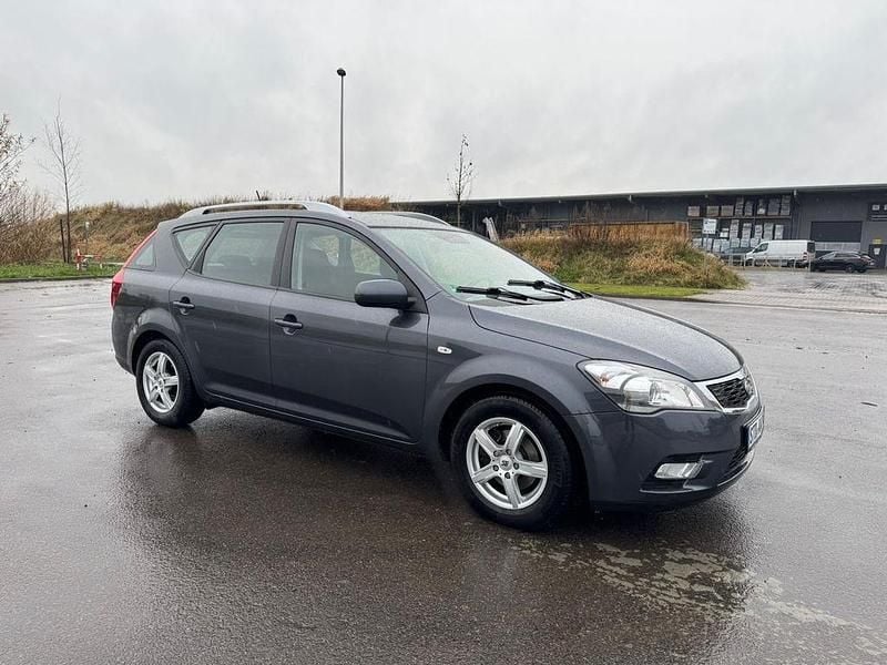 Gebraucht Kia Ceed Spirit 125 PS (91 kW) 2011 Grau Kleinwagen
