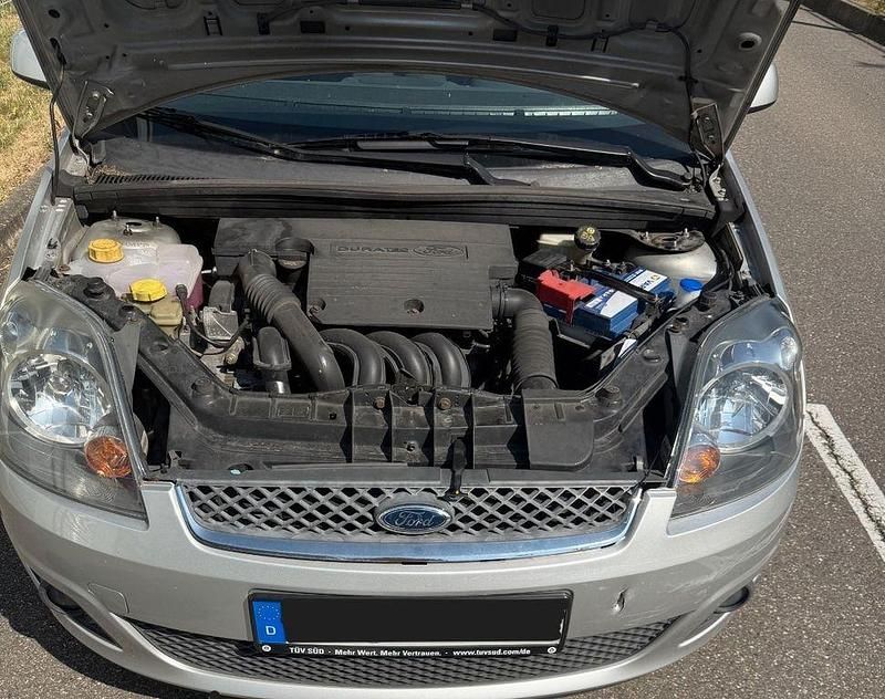 Gebraucht Ford Fiesta 101 PS (74 kW) 2006 Grau Kleinwagen