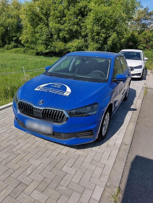 Blau Gebraucht 2023 Skoda Fabia Easy Kleinwagen | 11.900 € (Superpreis) - Bild 1/4