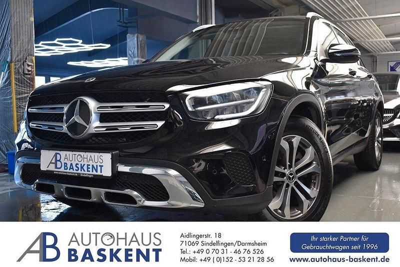 Schwarz/baltic black Gebraucht 2021 Mercedes GLC200 SUV | 30.970 € (Fairer Preis) - Bild 1/4