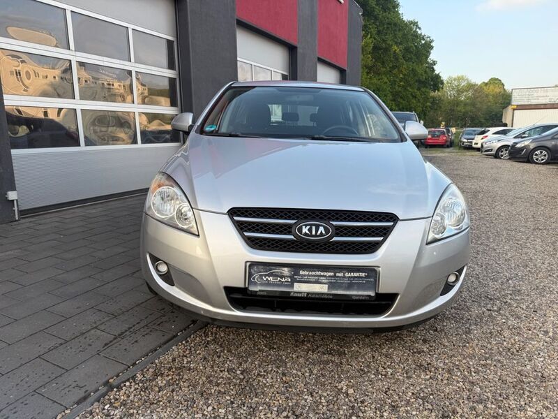 Silber Gebraucht 2009 Kia Ceed Attract Limousine | 4.850 € (Fairer Preis) - Bild 1/4