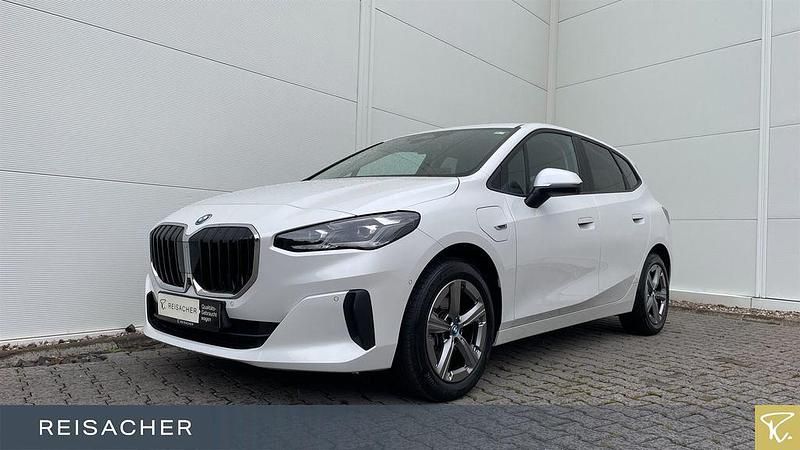 Mineralweiß metallic Gebraucht 2022 BMW 225 Active Tourer Performance Van / Kleinbus | 27.899 € (Fairer Preis) - Bild 1/4
