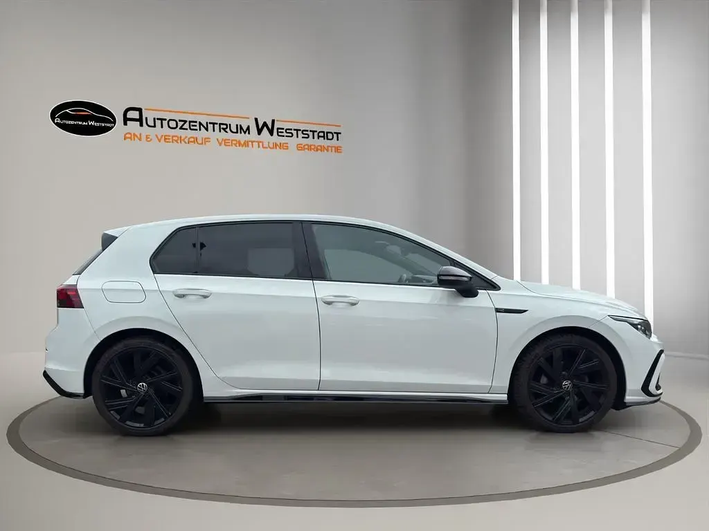 Gebraucht VW Golf VIII R-line 131 PS (96 kW) 2022 Weiß Limousine