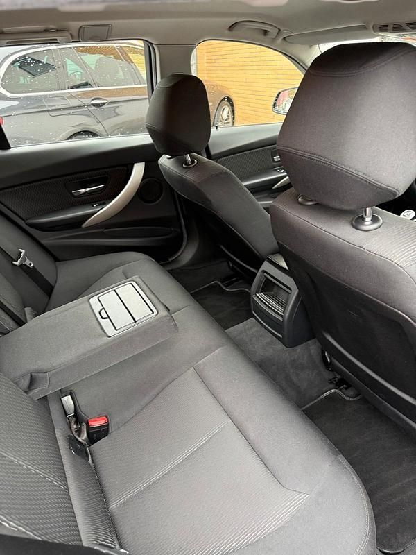 Gebraucht BMW 318 139 PS (102 kW) 2017 Schwarz Kombi