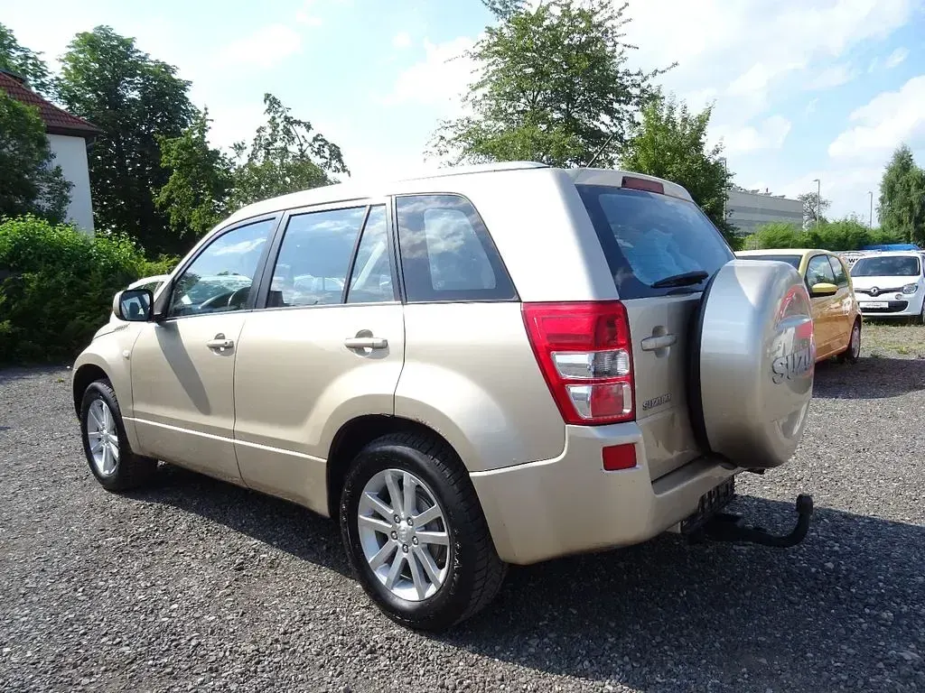 Gebraucht Suzuki Grand Vitara Club 140 PS (102 kW) 2009 Beige SUV